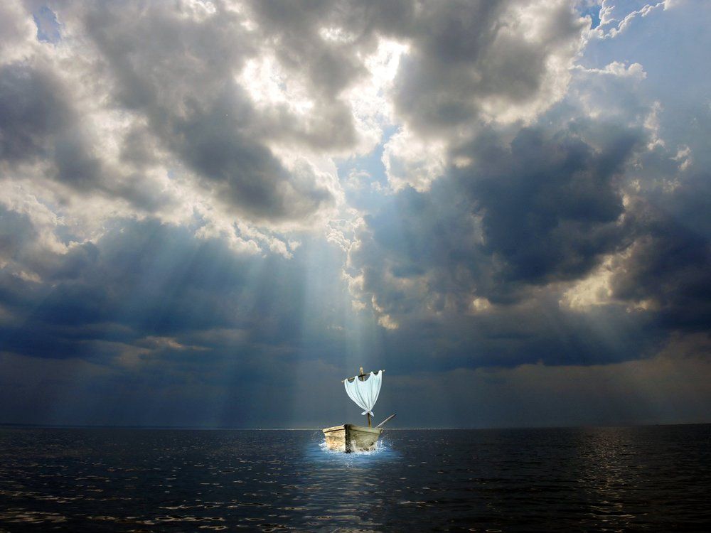 Белеет парус одинокий в тумане моря голубом...