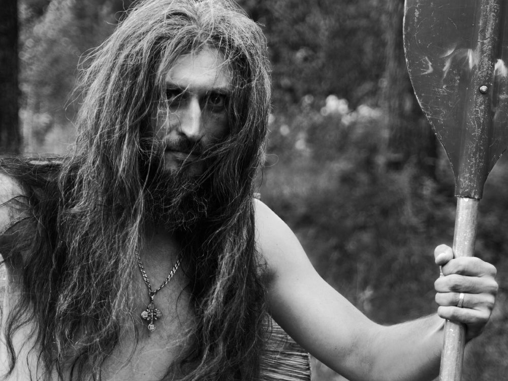 Портрет бородатого мужчины с веслом