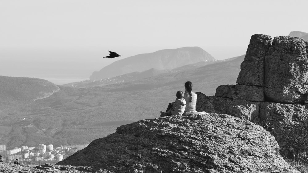 Двое и ворон.