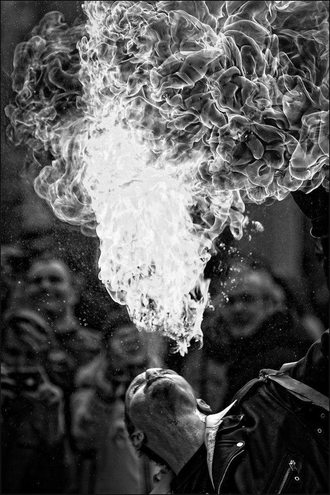 Извергающий пламя