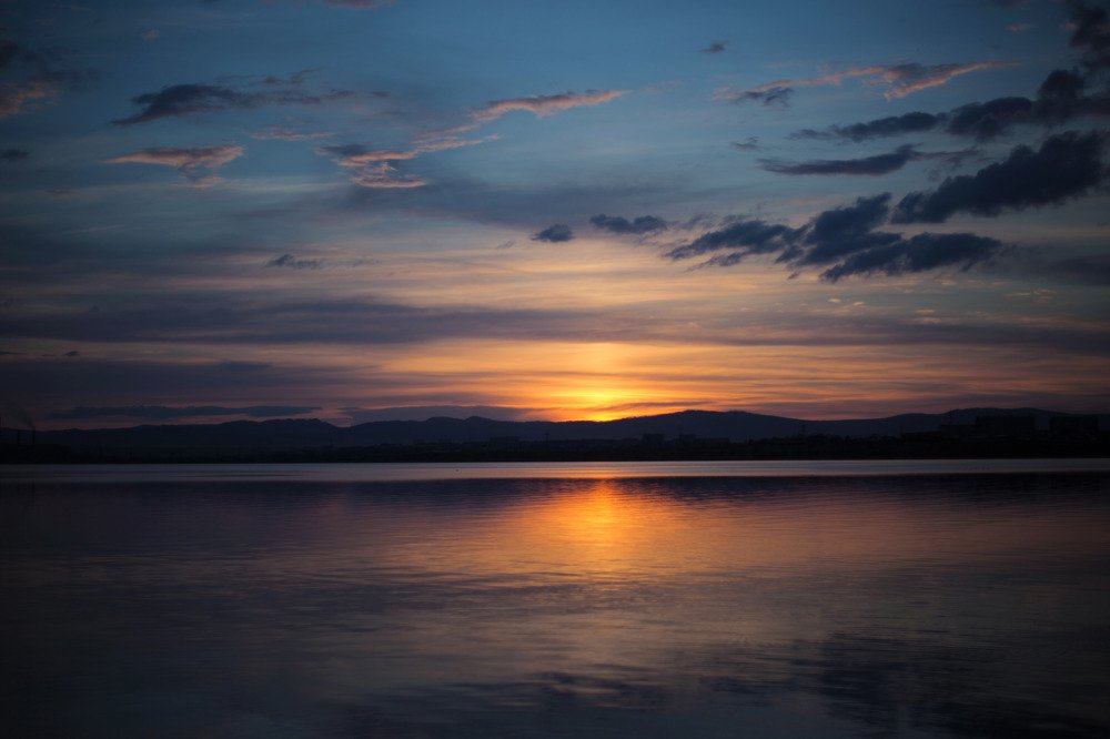 закат на озере