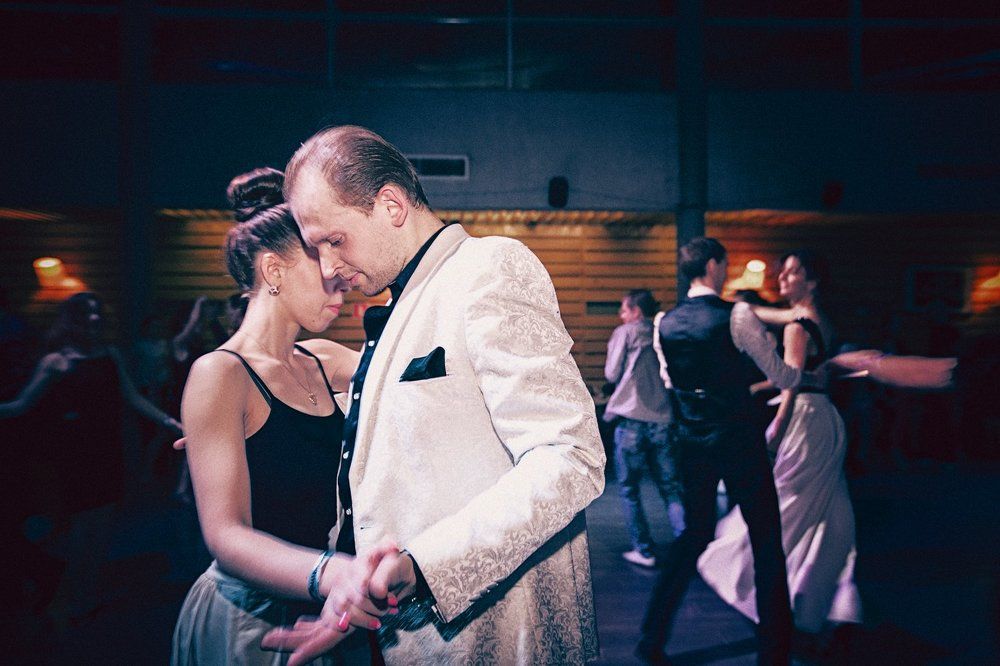 Под звуки сальсы