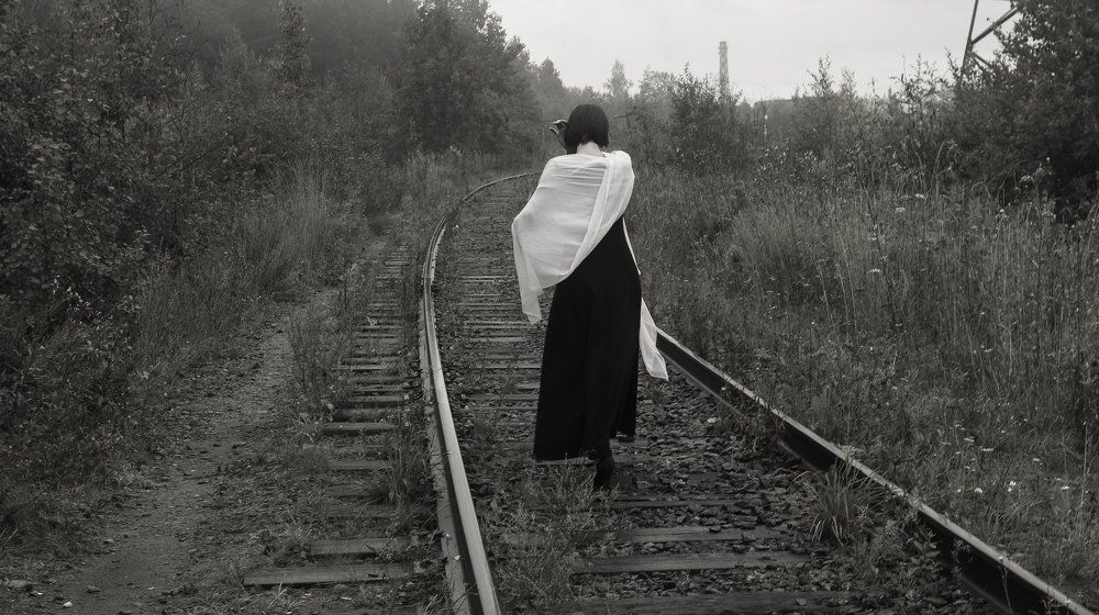 О всех усталых.