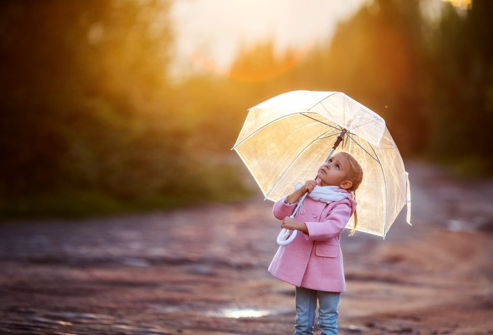 Девочка с зонтом