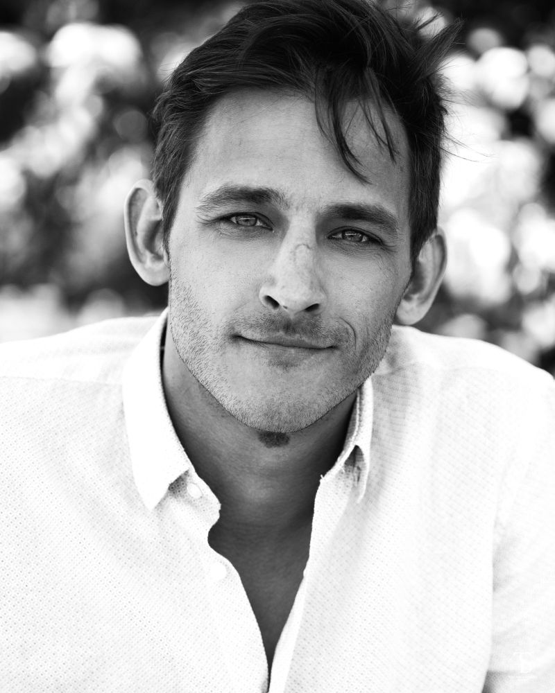 What do you see in this eyes?