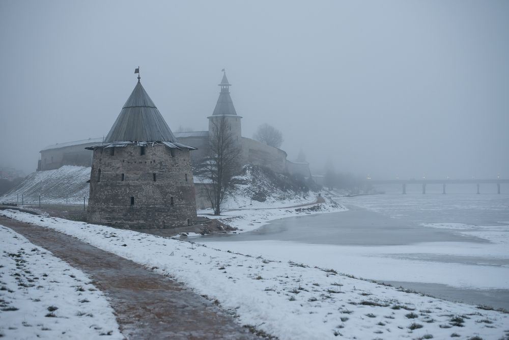 скрывая тайны