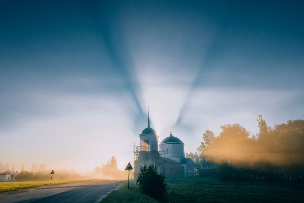 Освещая храм