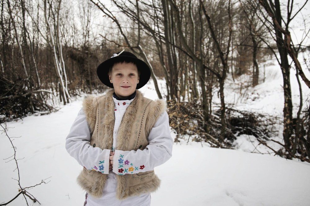 chlapec v zime-slovenský folklor