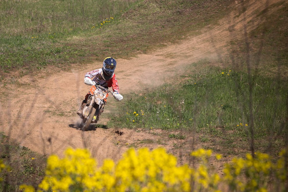 Ветер в лицо, скорость, вираж