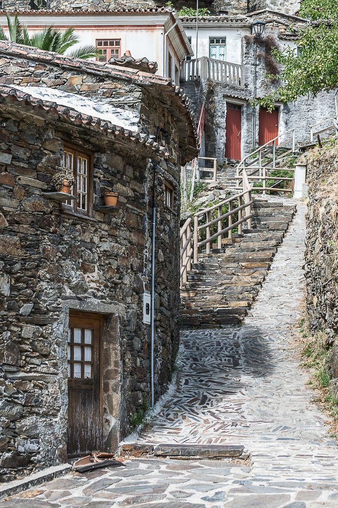 Candal shale village