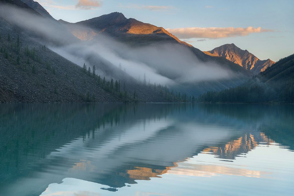 Обвитое туманами