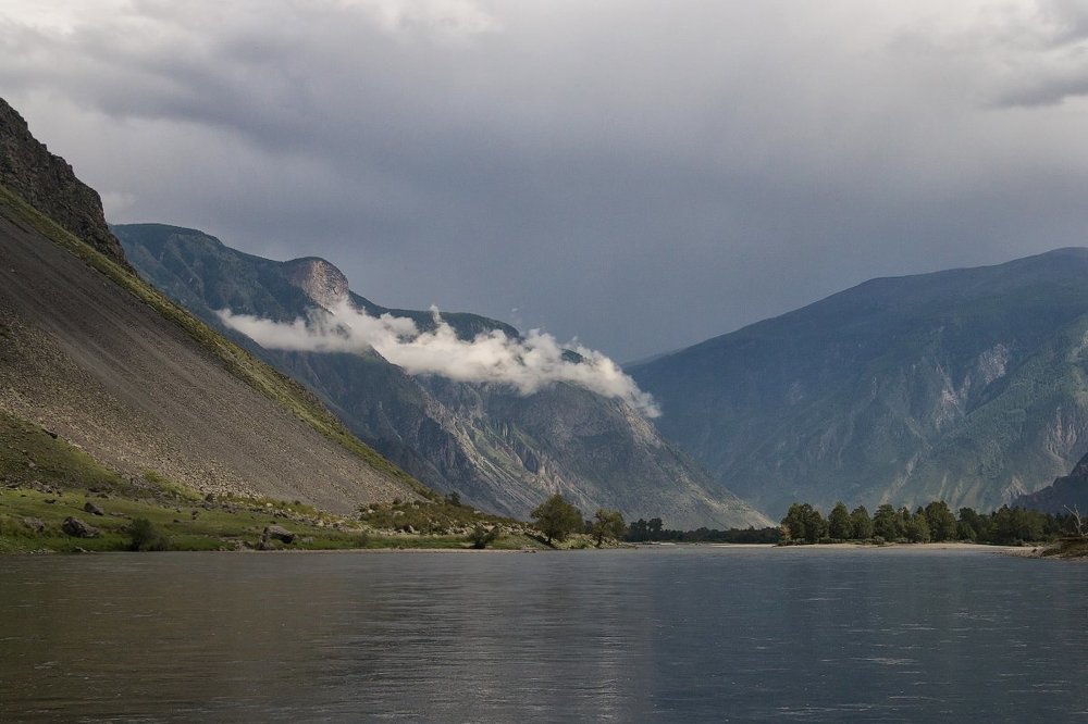 В  краю голубых гор...