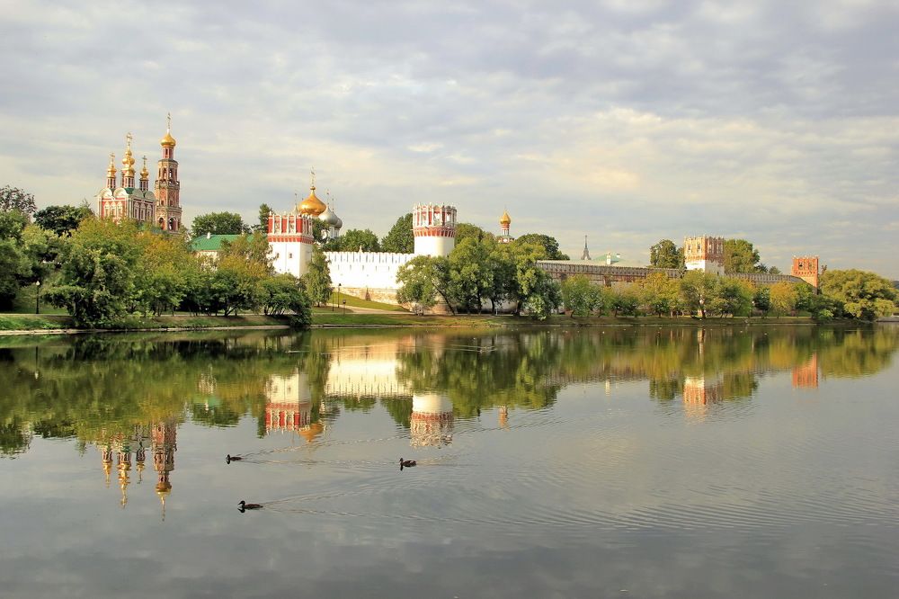 Вид на Новодевичий монастырь.