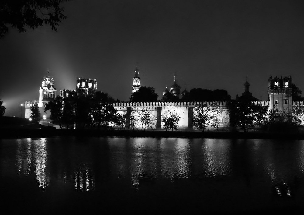 Новодевичий монастырь. Ночь