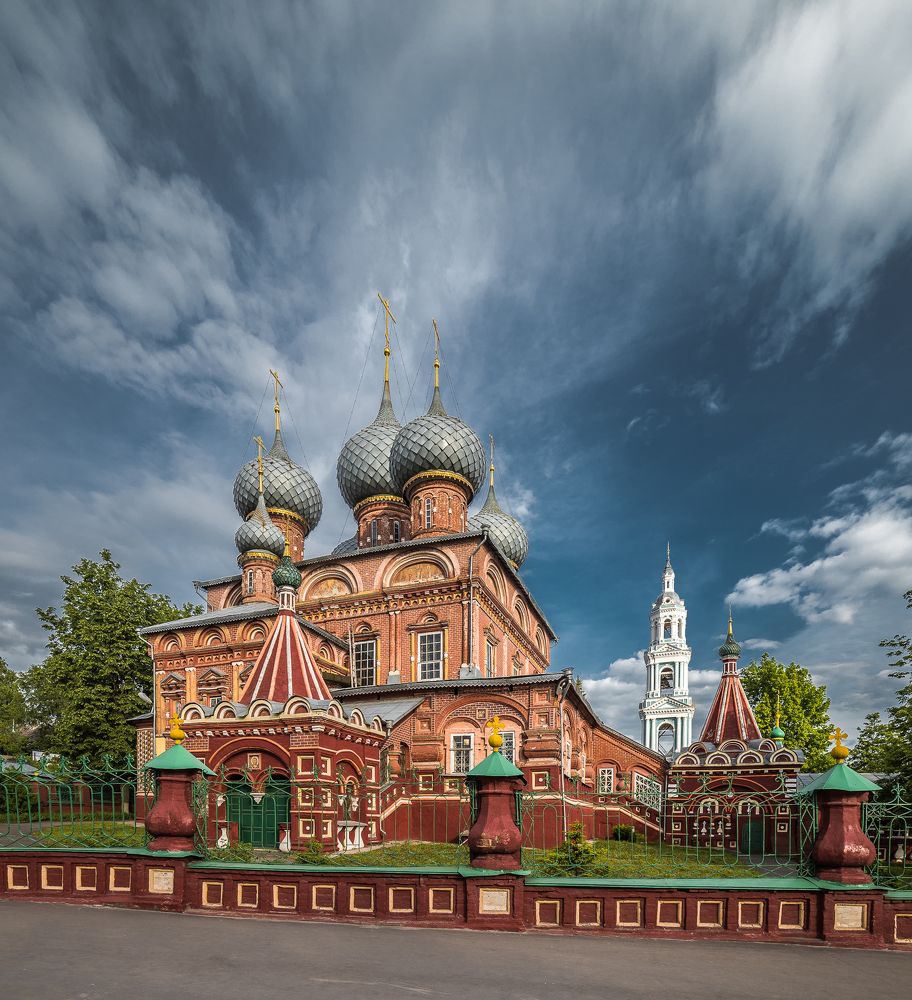 Храм Воскресения на Дебре