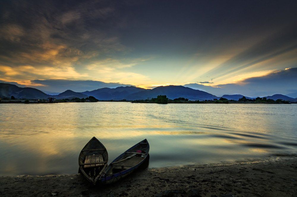 Sunset in Quan Truong river