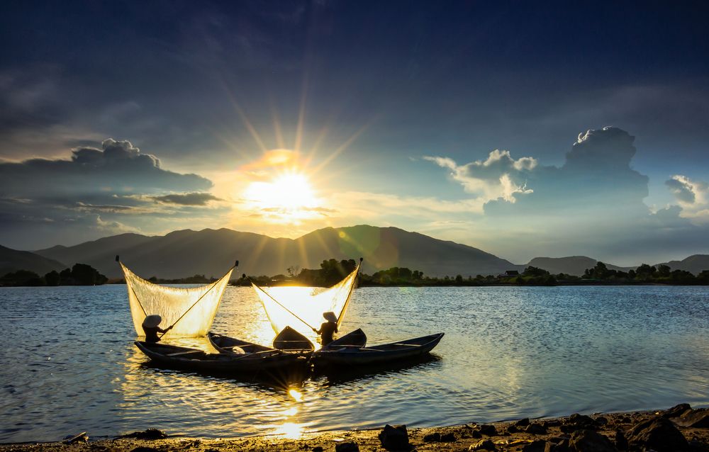 Sunset in Quan Truong river