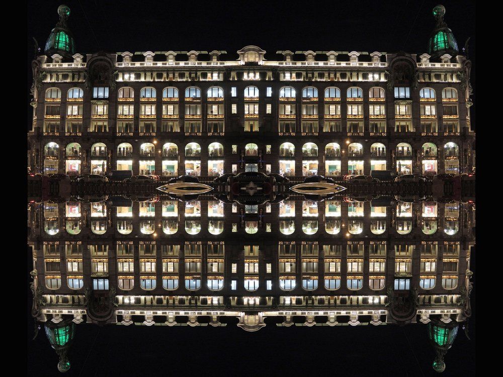 "Матрица" Дома Зингера. Санкт-Петербург. Серия-Отражение