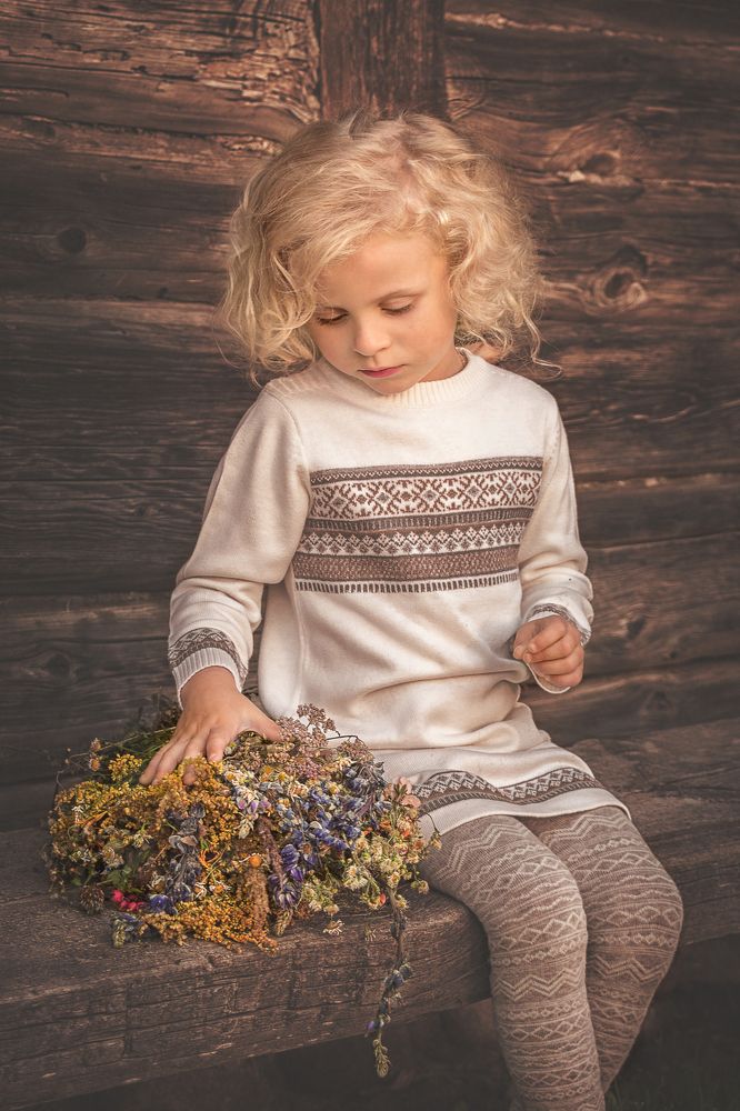 Кучерявая девочка