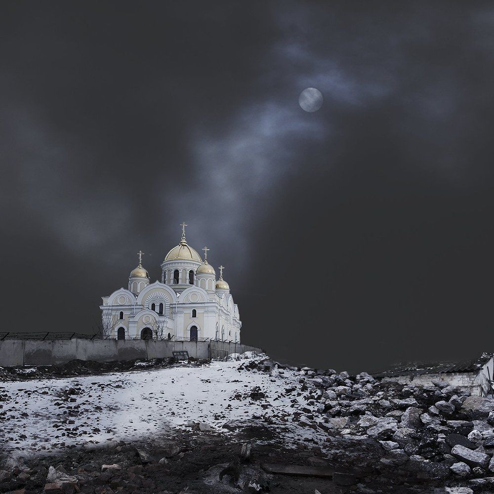 Храм за колючей проволокой