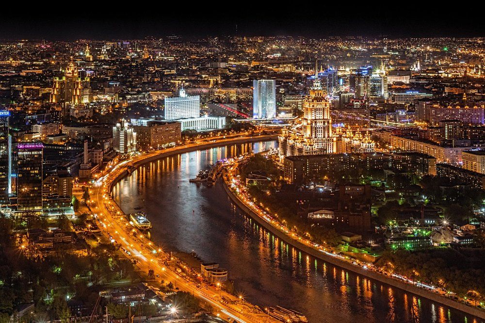MOSCOW NEVER SLEEPS