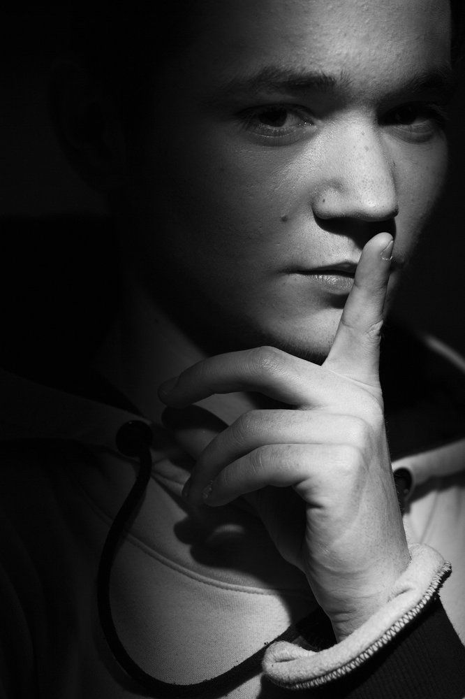 Тихо,мама спит