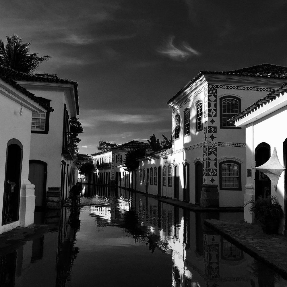 Paraty em Mare Cheia