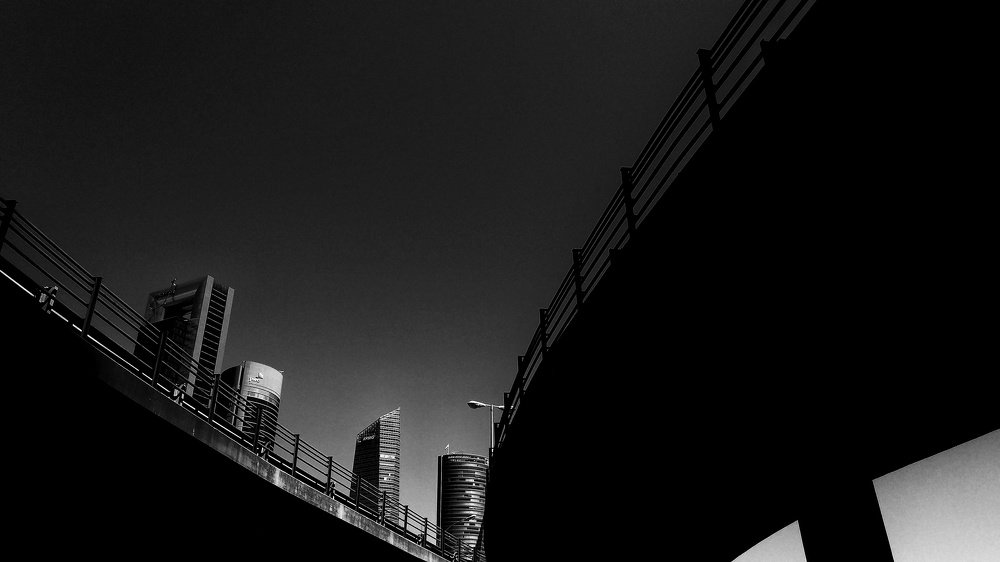 Cuatro Torres en blanco y negro