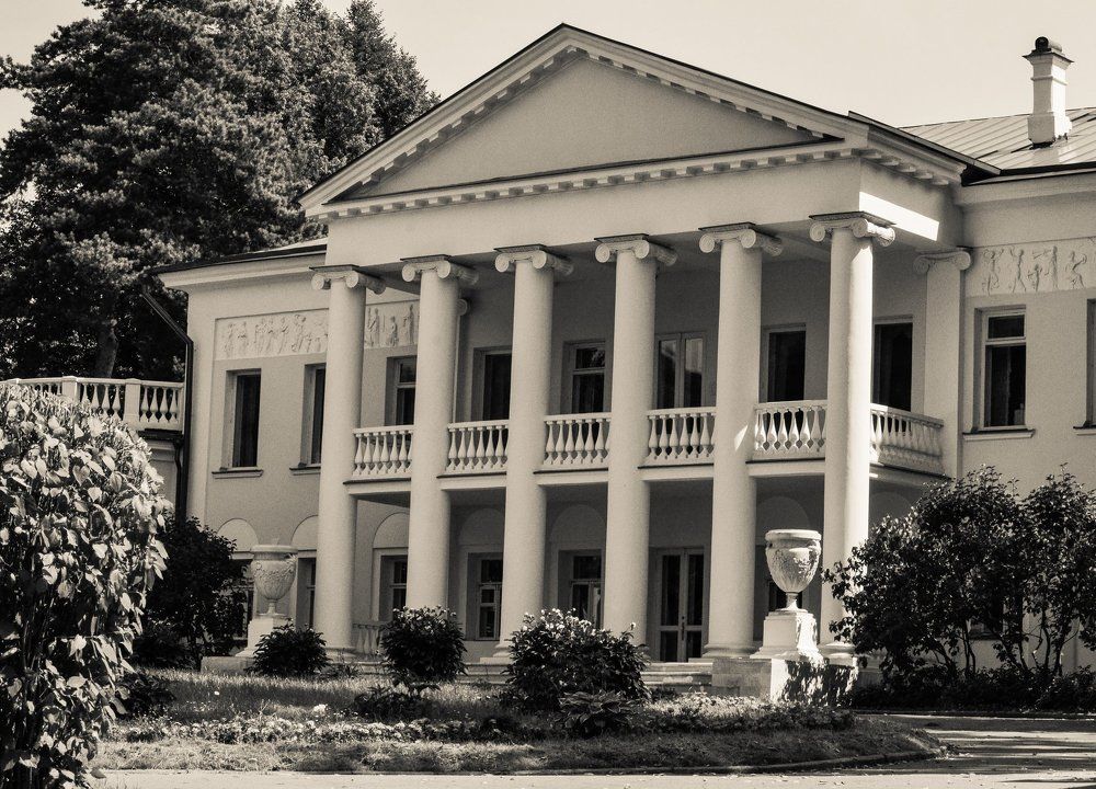 Старинная усадьба