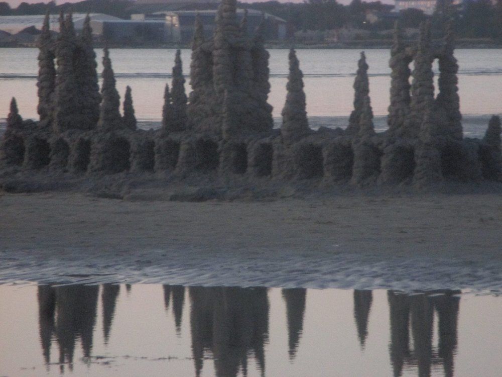 Я замок свой построю из песка