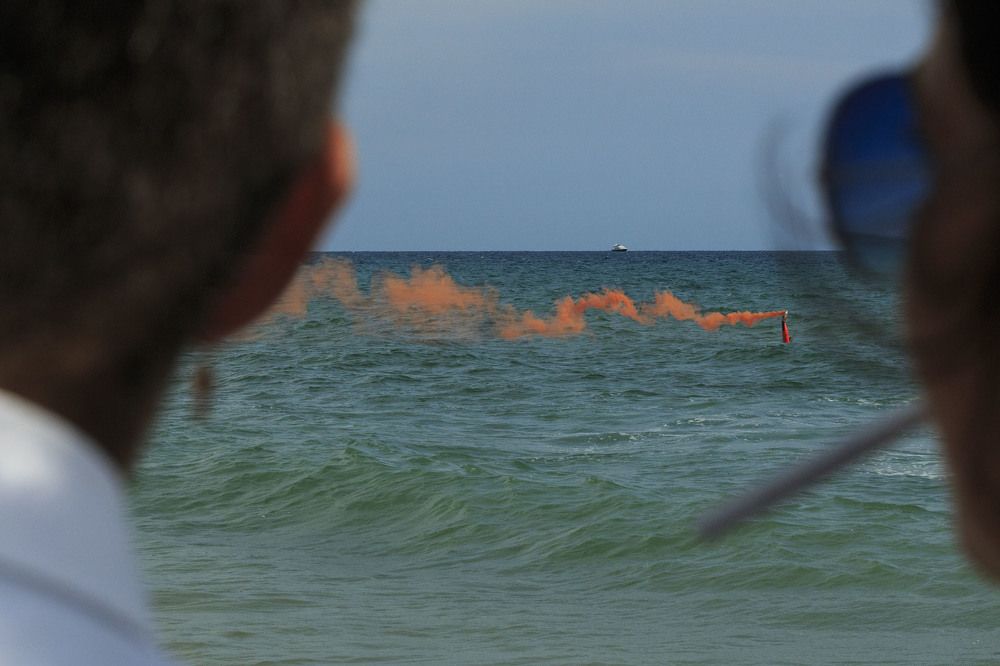 Подожди,тебе кто-то поможет!