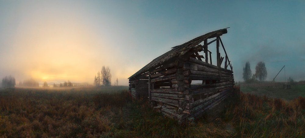 Закат у развалин старой деревни