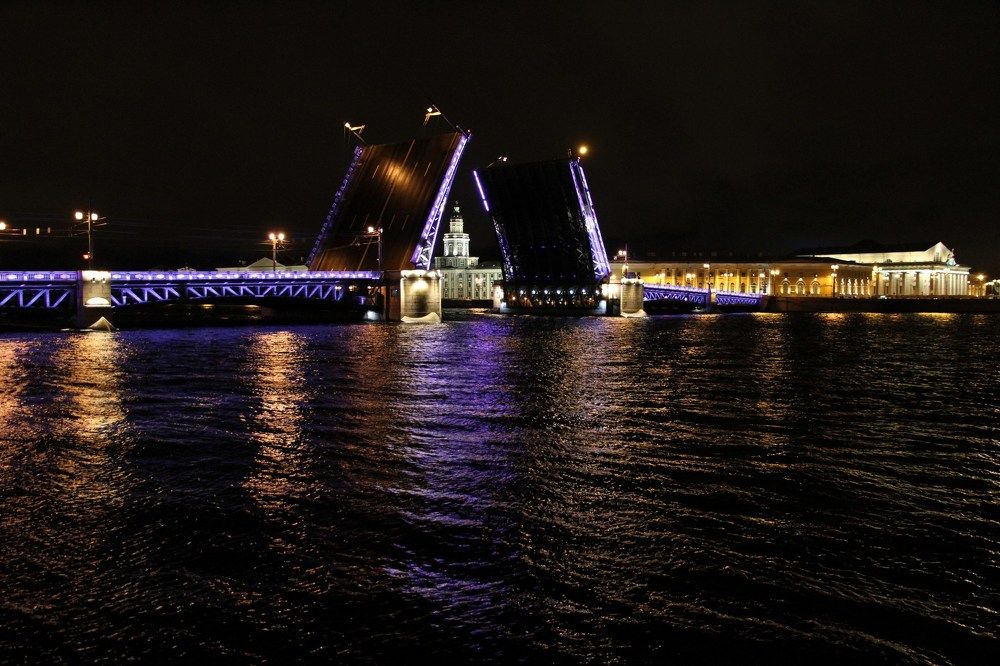 Мосты разведены