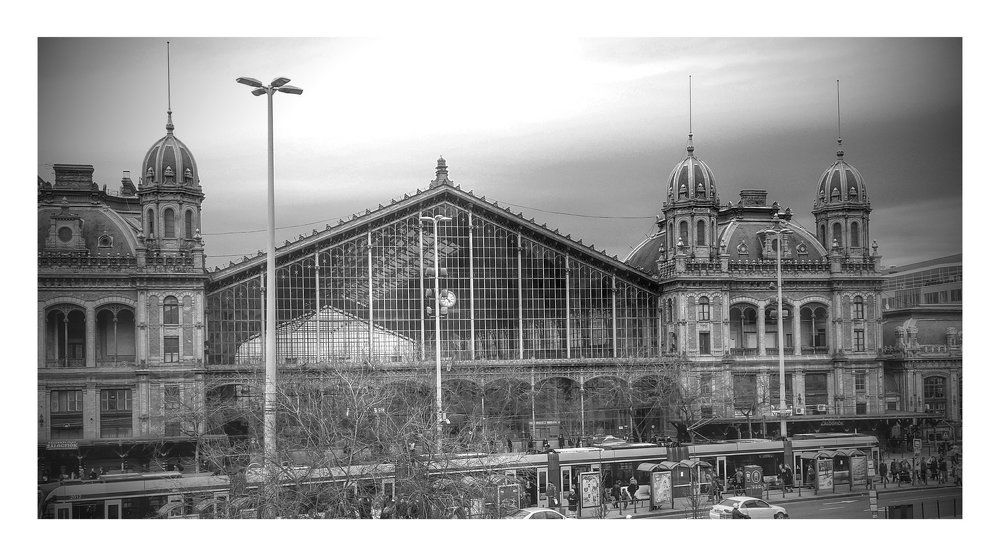 Nyugati pályaudvar, Западный вокзал .