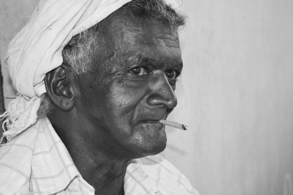 Old man own its own style smoke