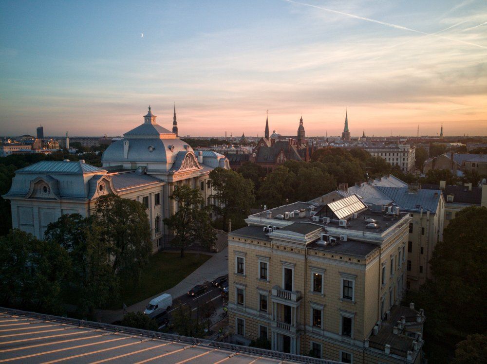 Под мягкими лучами солнца