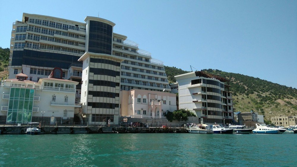 "Памятник глупости и жадности"