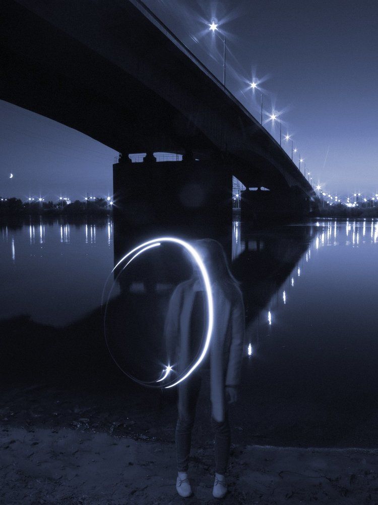 Световое рисование у моста