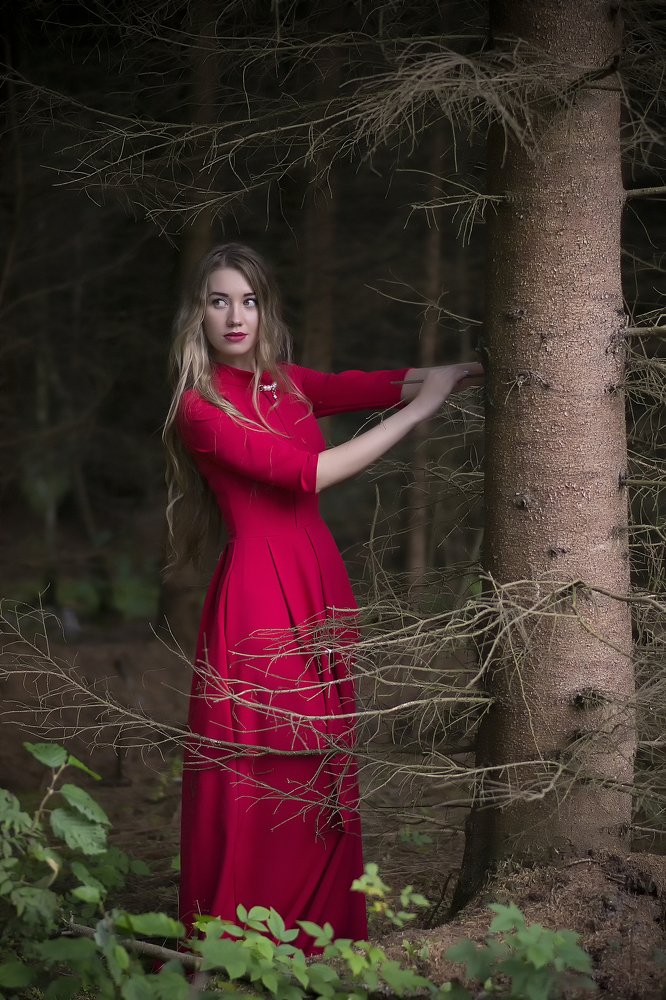 Девушка в лесу