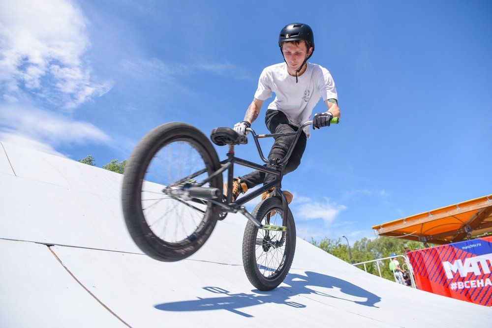 Под колесом