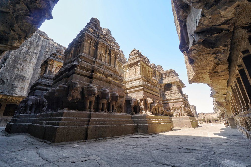 Монолитный скальный храм Кайласанатха