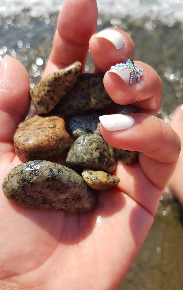 Солнце,воздух и вода... камушки..