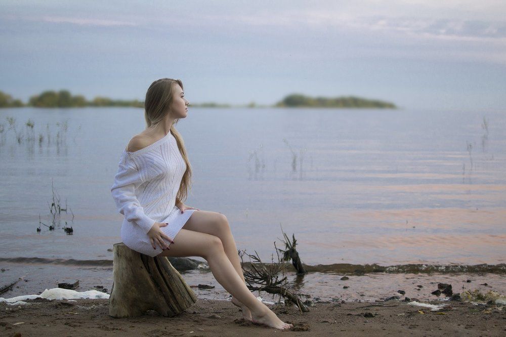 Задумчивая девушка