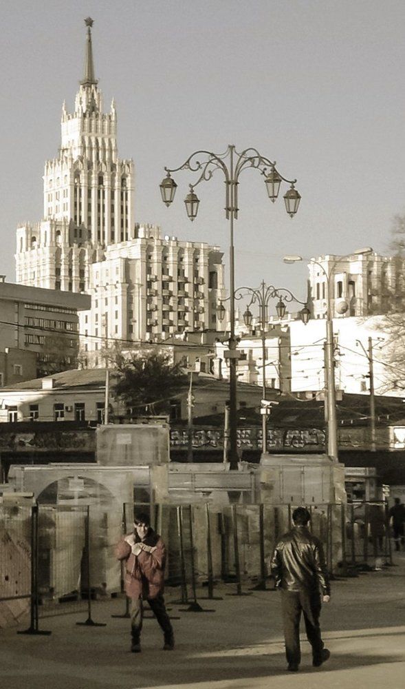 У трех вокзалов