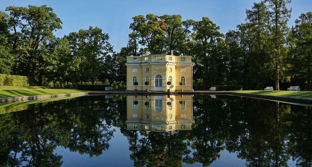 Павильон "Верхняя ванна". Утро.