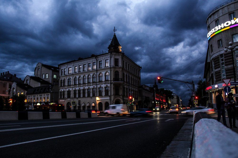 Приобретая иную окраску