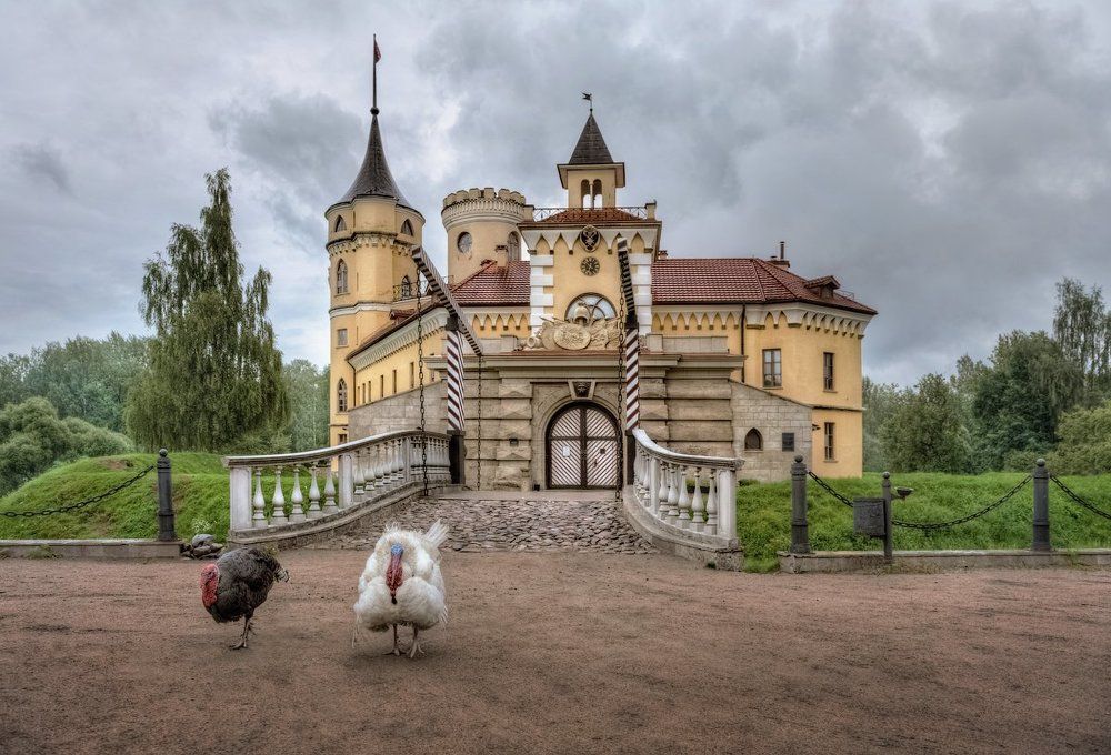 Добро пожаловать или без угощения не пройдёшь.
