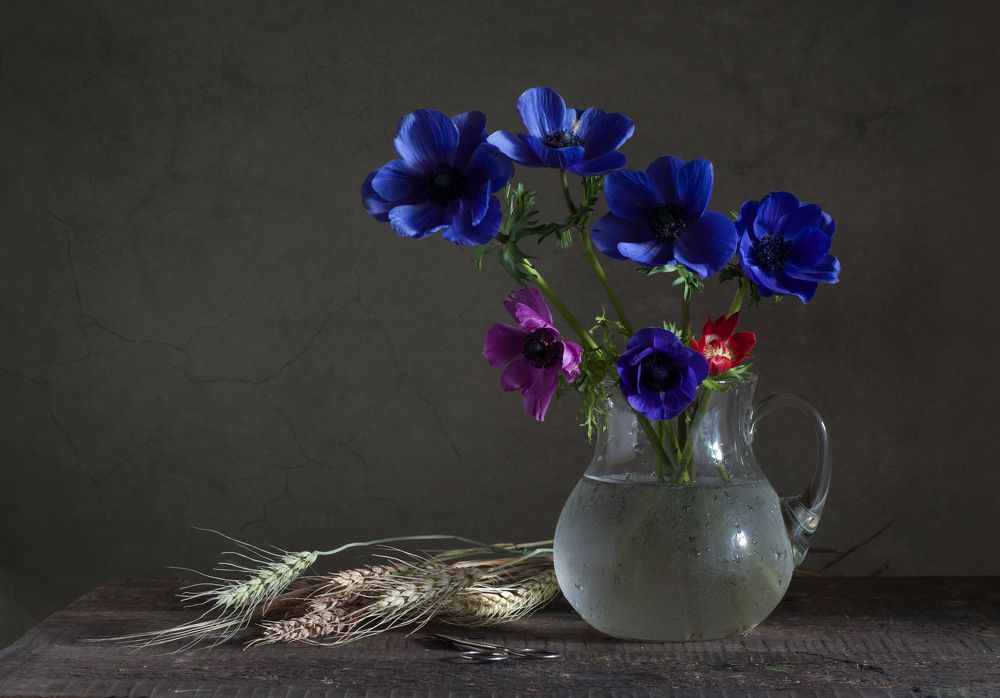 Натюрморт с анемонами