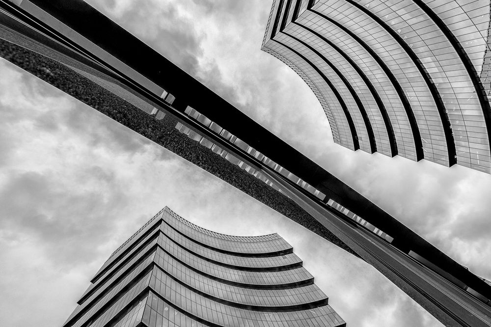 БЦ. Вид с отражениями.