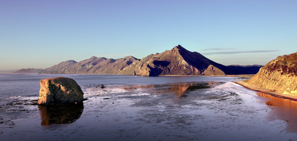 Сиреневый восход на пике Смелом